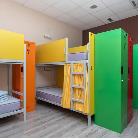 Albergue Hostel Llanes 酒店 利亚内斯