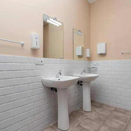 Albergue Hostel Llanes 酒店 利亚内斯