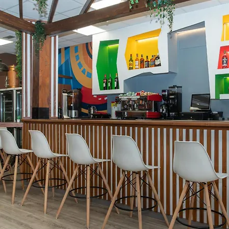 Llanes Hostel * 利亚内斯